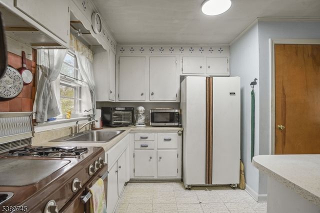34 BERKSHIRE DRIVE, Berkeley Heights Twp., NJ 07922