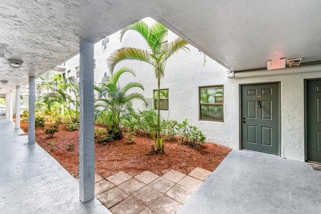 1880 N Congress Avenue 104, West Palm Beach, FL 33401