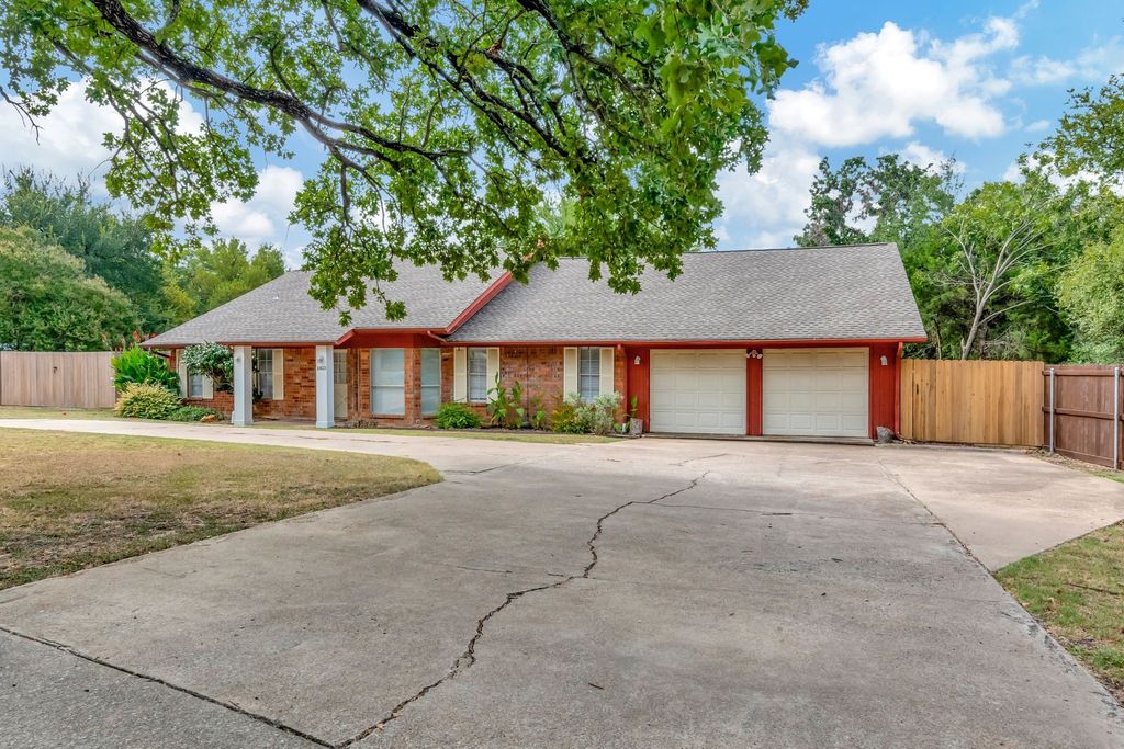 2423 S Pleasant Circle, Arlington, TX 76015