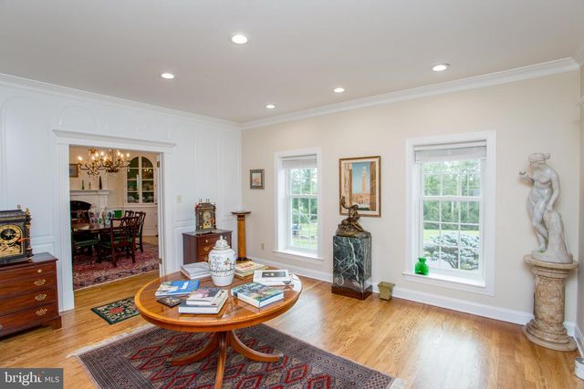 5584 LOWER MOUNTAIN RD, New Hope, PA 18938