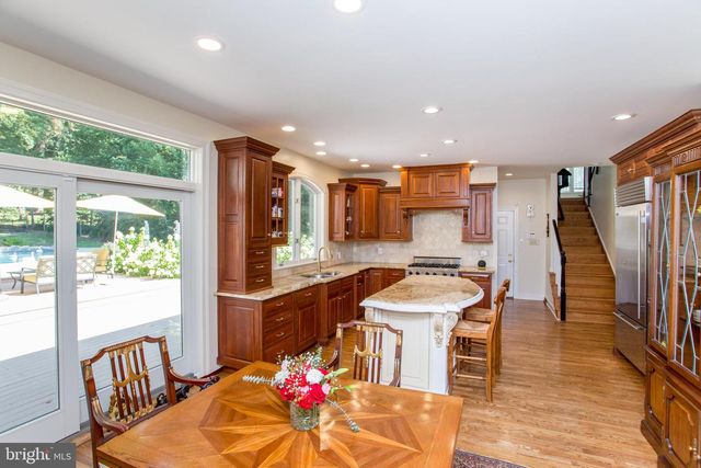 5584 LOWER MOUNTAIN RD, New Hope, PA 18938