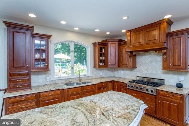 5584 LOWER MOUNTAIN RD, New Hope, PA 18938