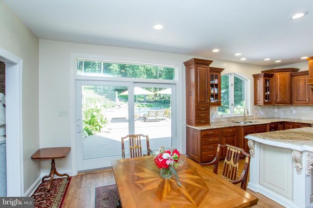 5584 LOWER MOUNTAIN RD, New Hope, PA 18938