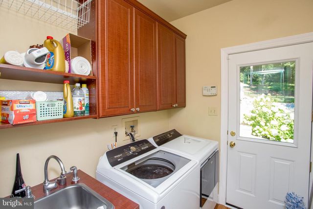 5584 LOWER MOUNTAIN RD, New Hope, PA 18938