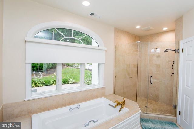 5584 LOWER MOUNTAIN RD, New Hope, PA 18938