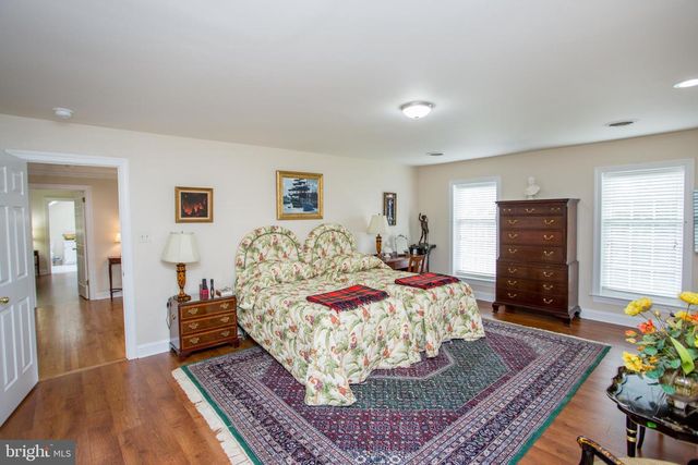 5584 LOWER MOUNTAIN RD, New Hope, PA 18938