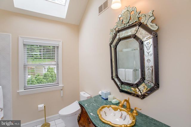 5584 LOWER MOUNTAIN RD, New Hope, PA 18938