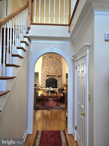 5584 LOWER MOUNTAIN RD, New Hope, PA 18938