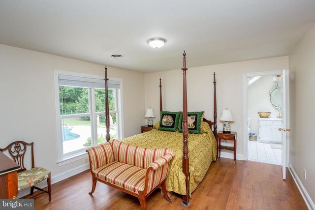 5584 LOWER MOUNTAIN RD, New Hope, PA 18938