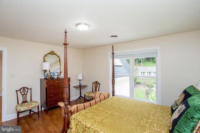 5584 LOWER MOUNTAIN RD, New Hope, PA 18938