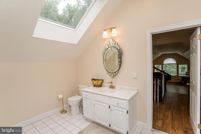5584 LOWER MOUNTAIN RD, New Hope, PA 18938