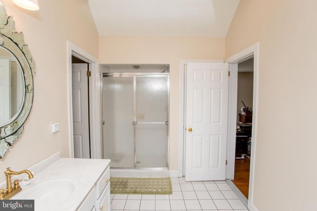 5584 LOWER MOUNTAIN RD, New Hope, PA 18938