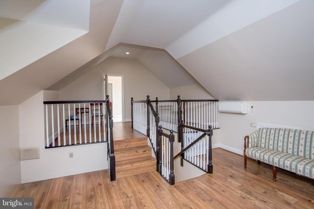 5584 LOWER MOUNTAIN RD, New Hope, PA 18938