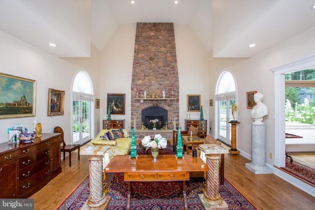 5584 LOWER MOUNTAIN RD, New Hope, PA 18938