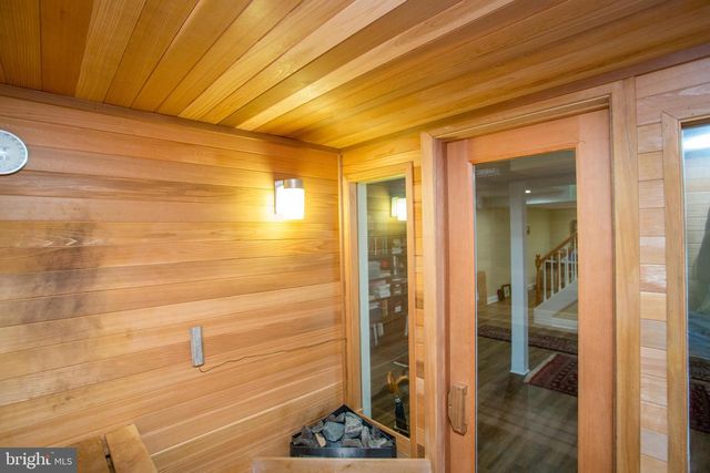 5584 LOWER MOUNTAIN RD, New Hope, PA 18938