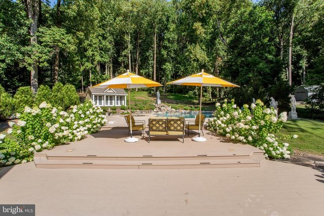 5584 LOWER MOUNTAIN RD, New Hope, PA 18938
