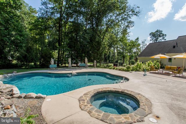 5584 LOWER MOUNTAIN RD, New Hope, PA 18938