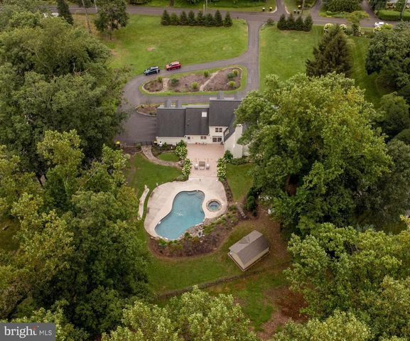 5584 LOWER MOUNTAIN RD, New Hope, PA 18938