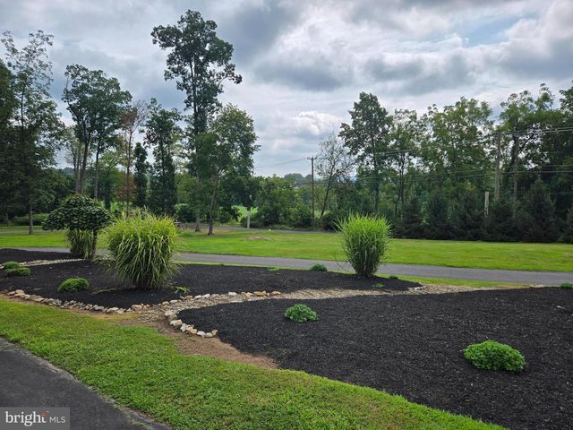 5584 LOWER MOUNTAIN RD, New Hope, PA 18938