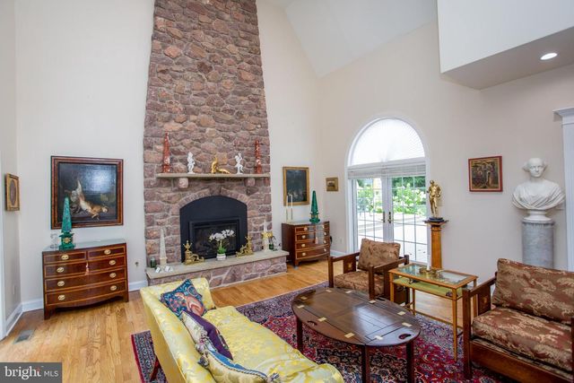 5584 LOWER MOUNTAIN RD, New Hope, PA 18938