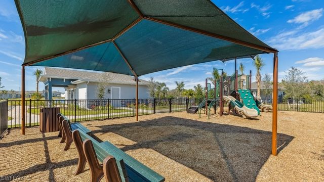 8261 EVERLY PRESERVE DR, Lehigh Acres, FL 33971