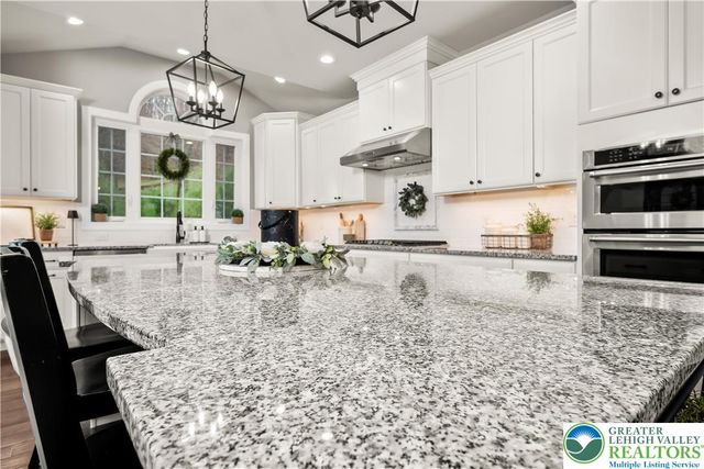 6215 Fox Glove Lane, Upper Saucon Twp, PA 18034