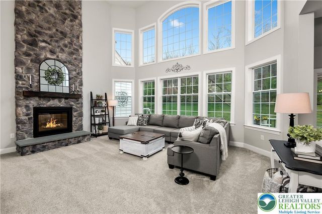6215 Fox Glove Lane, Upper Saucon Twp, PA 18034