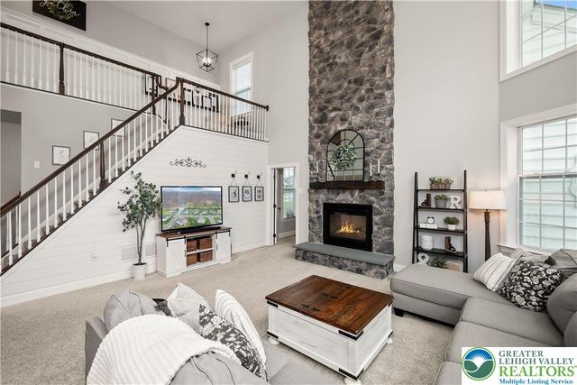 6215 Fox Glove Lane, Upper Saucon Twp, PA 18034