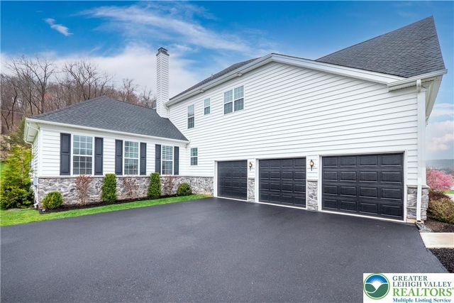 6215 Fox Glove Lane, Upper Saucon Twp, PA 18034