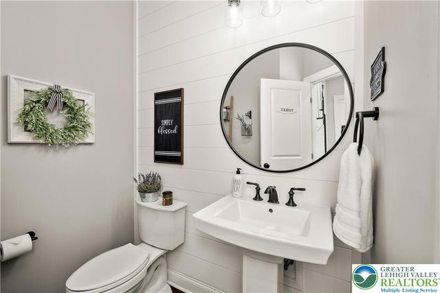 6215 Fox Glove Lane, Upper Saucon Twp, PA 18034