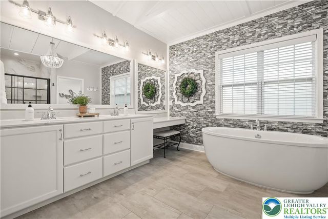 6215 Fox Glove Lane, Upper Saucon Twp, PA 18034
