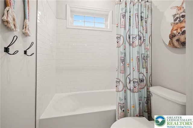 6215 Fox Glove Lane, Upper Saucon Twp, PA 18034