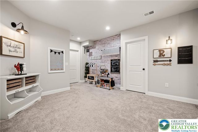 6215 Fox Glove Lane, Upper Saucon Twp, PA 18034
