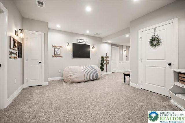 6215 Fox Glove Lane, Upper Saucon Twp, PA 18034