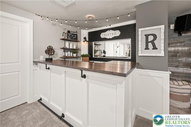 6215 Fox Glove Lane, Upper Saucon Twp, PA 18034