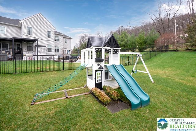 6215 Fox Glove Lane, Upper Saucon Twp, PA 18034