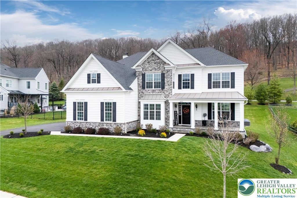 6215 Fox Glove Lane, Upper Saucon Twp, PA 18034