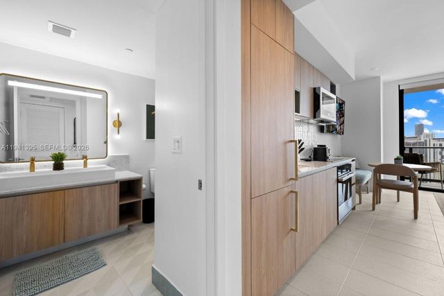 159 NE 6th St 3512, Miami, FL 33132