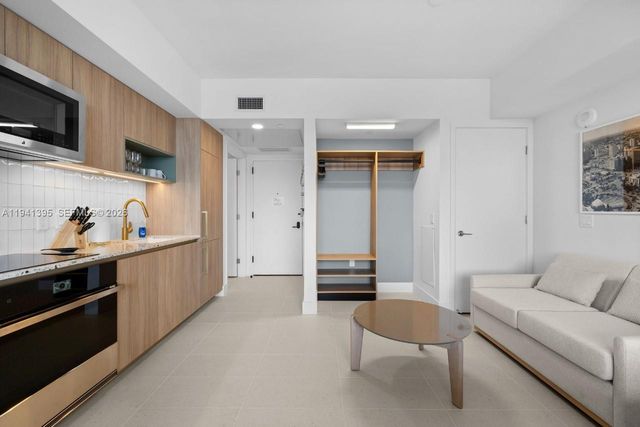 159 NE 6th St 3512, Miami, FL 33132