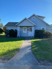 1013 SW L Street, Grants Pass, OR 97526