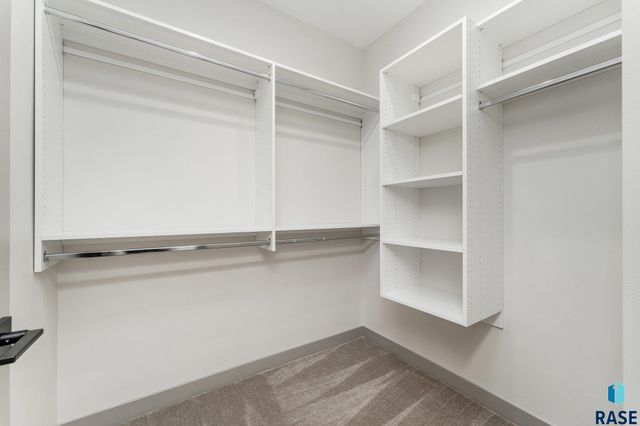 8611 W Shoreline Pl Place, Sioux Falls, SD 57107