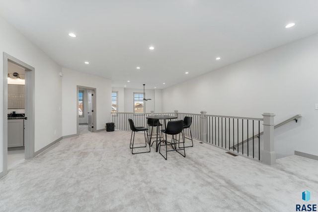 8611 W Shoreline Pl Place, Sioux Falls, SD 57107