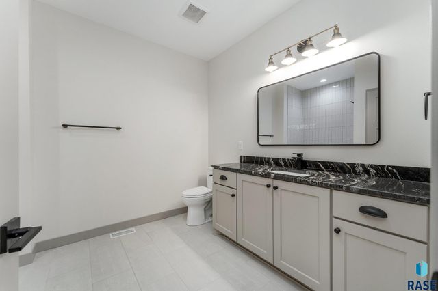 8611 W Shoreline Pl Place, Sioux Falls, SD 57107