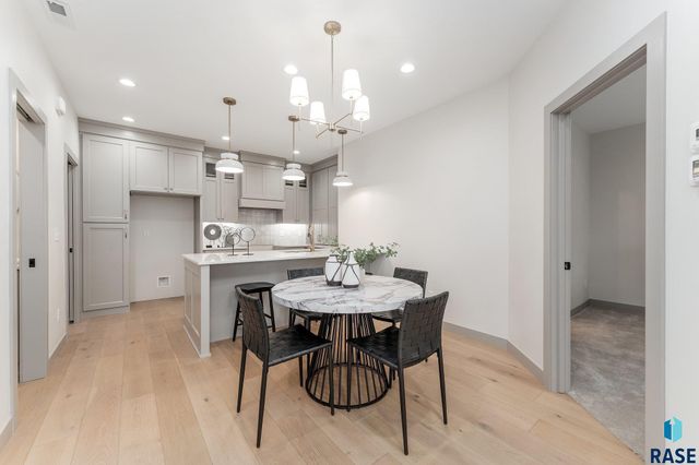 8611 W Shoreline Pl Place, Sioux Falls, SD 57107