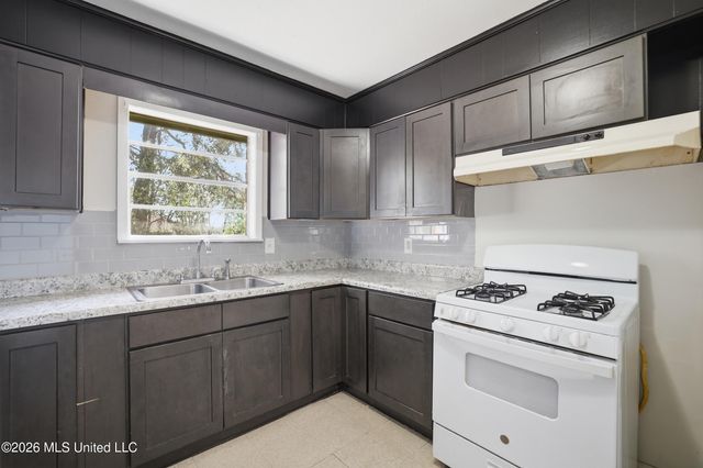 16205 Seville Court, Biloxi, MS 39532