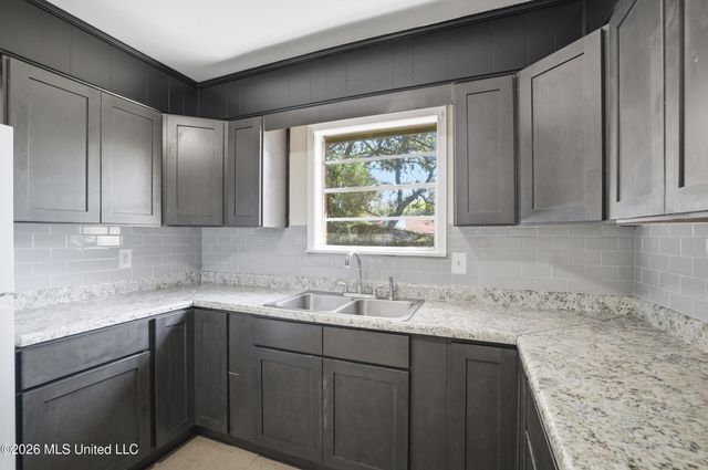 16205 Seville Court, Biloxi, MS 39532