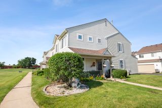 138 Azalea Circle 138, Romeoville, IL 60446
