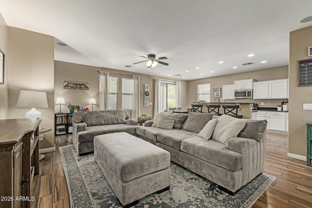 Image 16 of property listing at 4730 S TWINLEAF Drive, Gilbert, AZ 85297