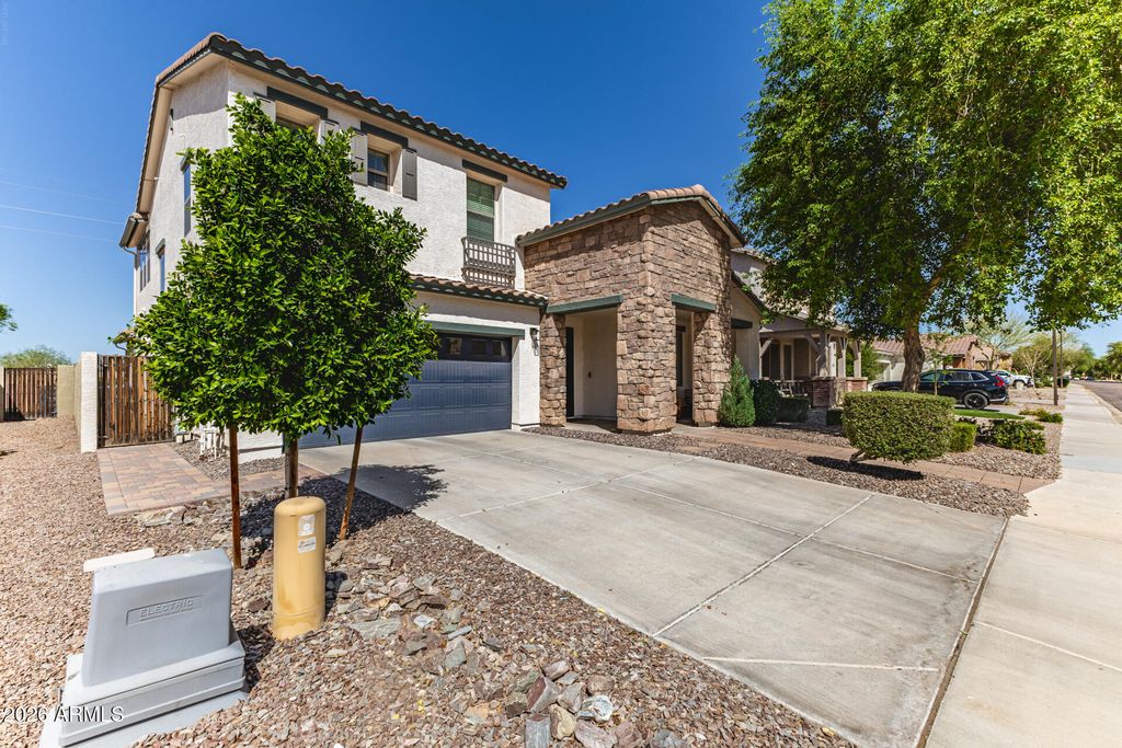 Image 2 of property listing at 4730 S TWINLEAF Drive, Gilbert, AZ 85297