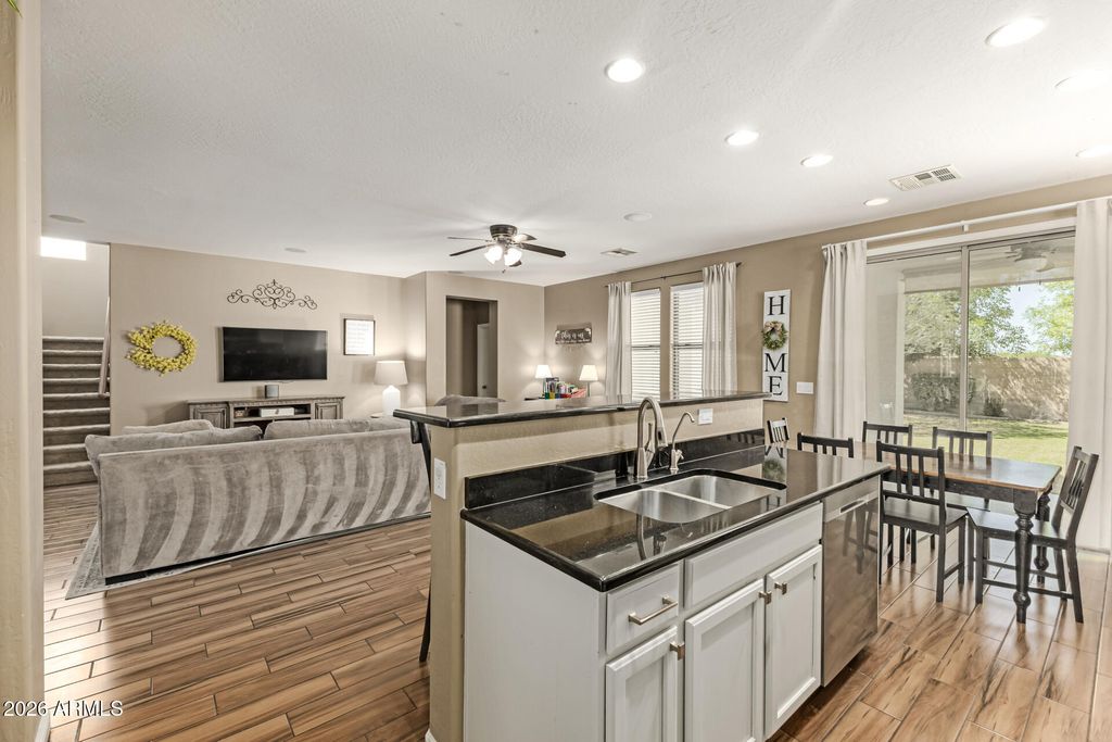 Image 22 of property listing at 4730 S TWINLEAF Drive, Gilbert, AZ 85297